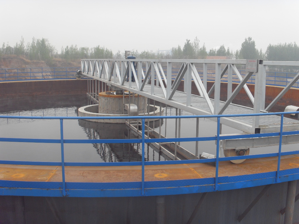 地衛環保刮吸泥機——節能環保，高效凈化水質